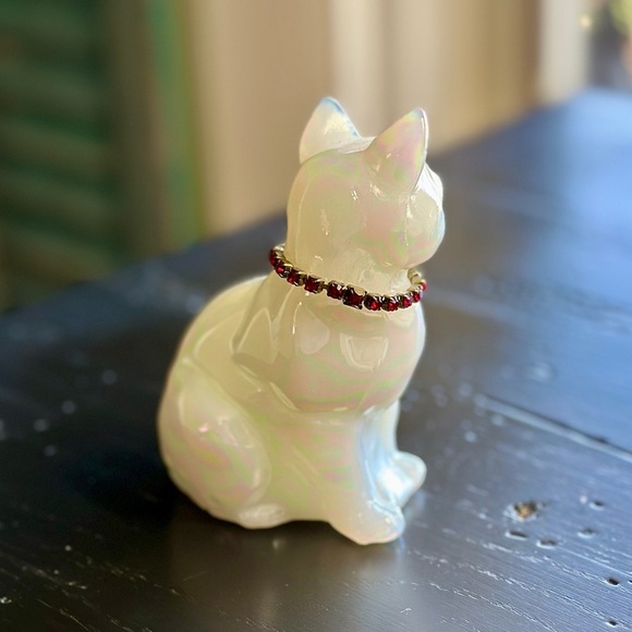 FENTON, OPALESCENT WHITE GLASS CAT FIGURINE. HAND PAINTED, GREEN EYES. - Picture 5 of 10